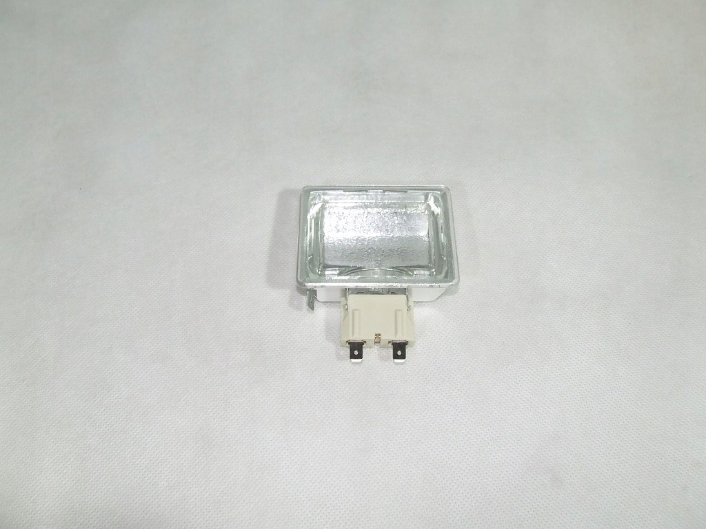 Svetlo rozsvieti. Electrolux rúru 3879112039