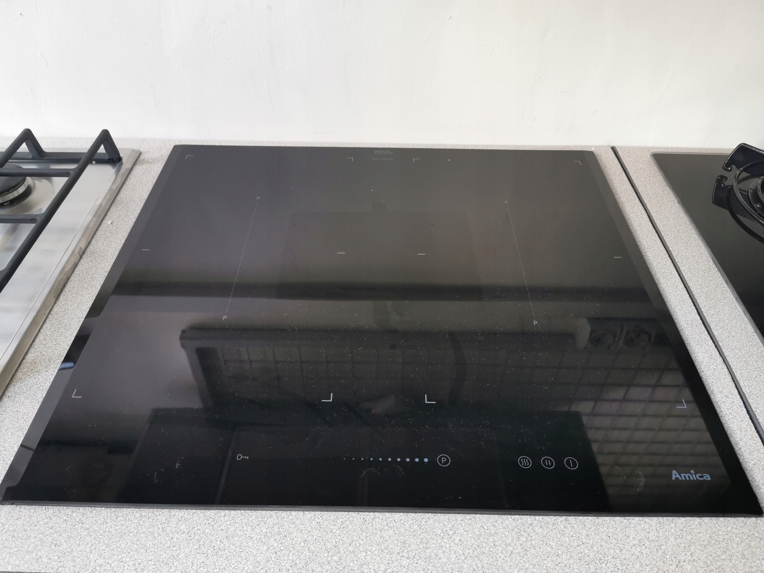 Spotrebiče pre domácnosť: Výstupné indukčné dosky. Amica PI6544NSTB IN Wawa