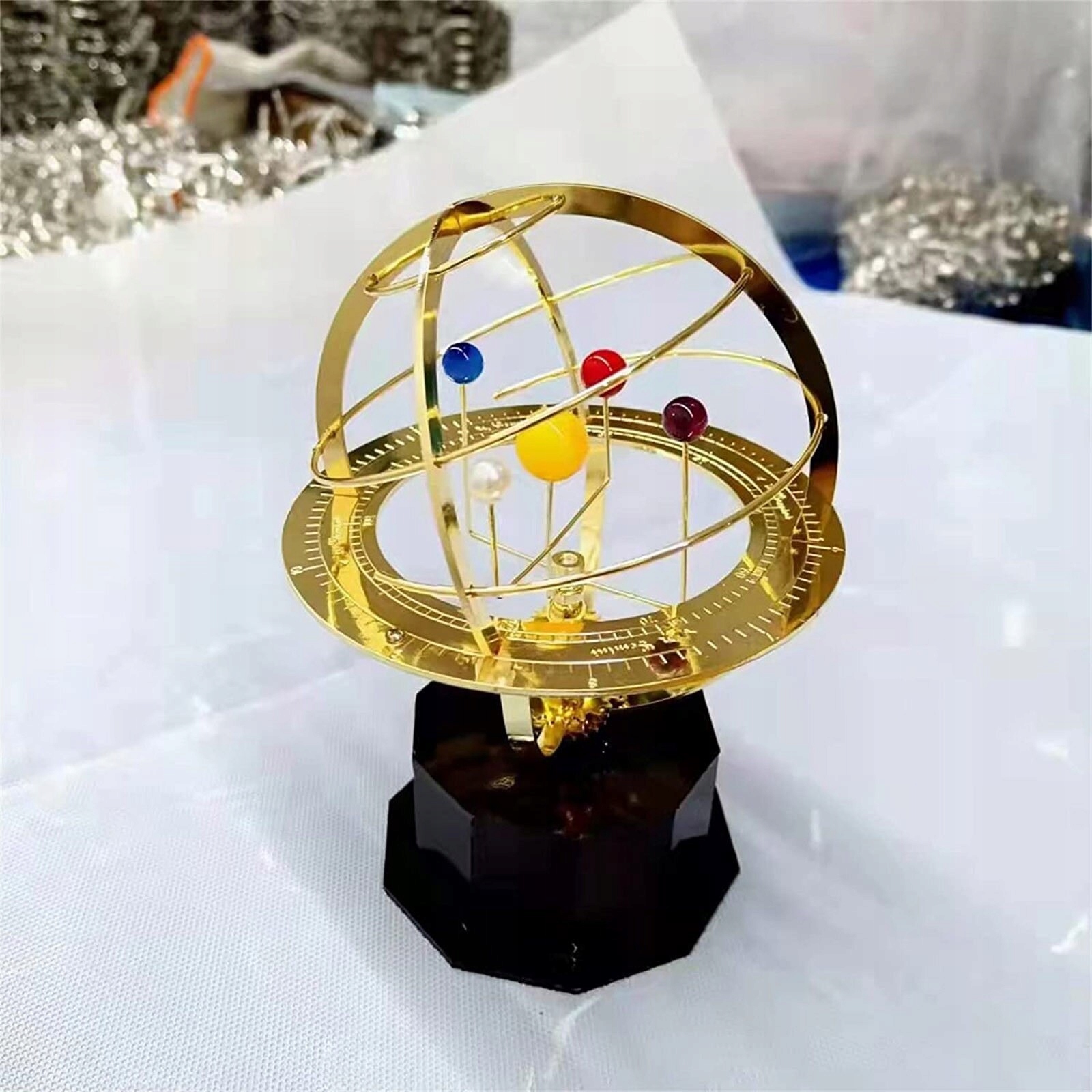 Retro orrery model slnečná sústava kovová stolná plocha