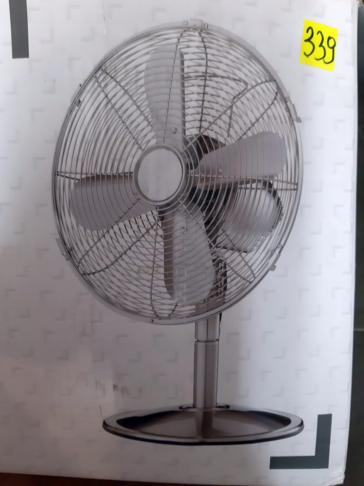 Striebro/šedý retro stolný ventilátor