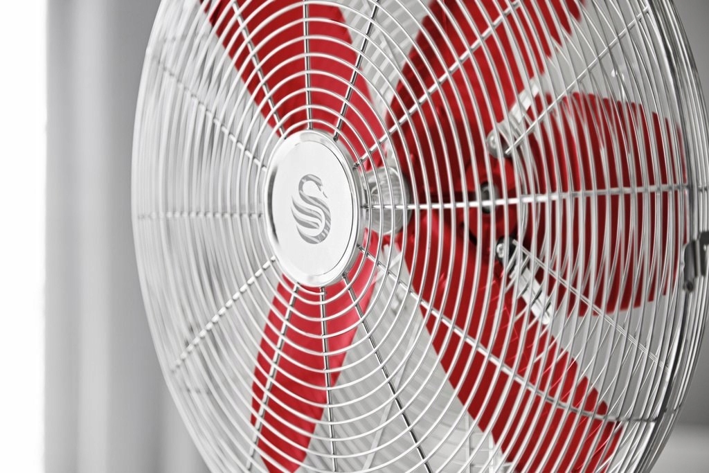 Labuť retro podlahový ventilátor